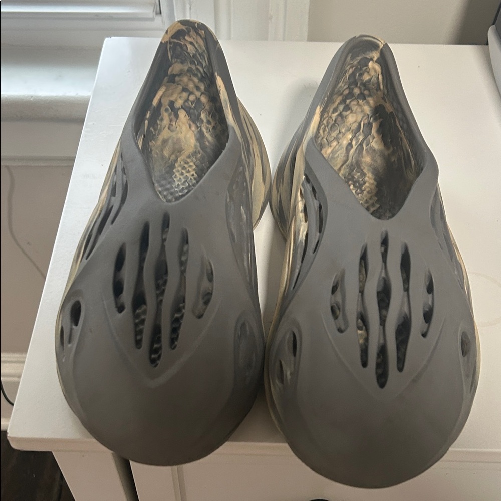 Yeezy slip on